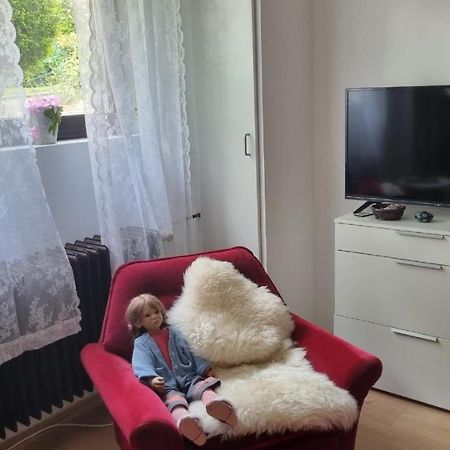 Ferienzimmer Bei Thomas - Gemuetliches Schlaf- Und Wohnzimmer Mit Modernem Bad ウルム エクステリア 写真